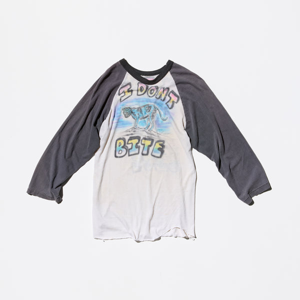 Vintage “I DONT BITE” Hand Air Brush Art Raglan T-shirt